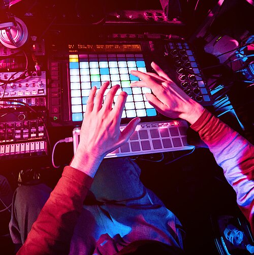 how to design a glitch beat header.jpeg